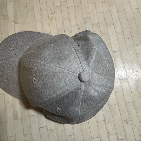 Athletic Works Men’s Gray Cap size L/XL - Picture 6 of 6